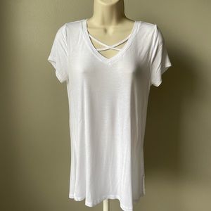 White modern crisscross small tshirt